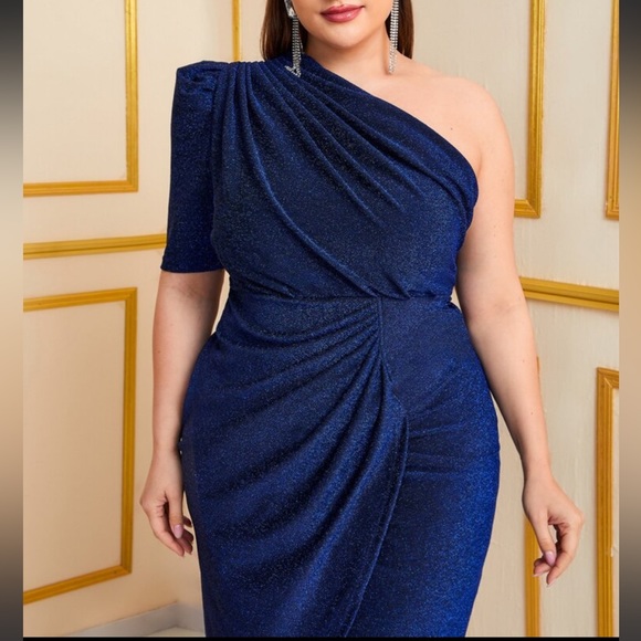 Plus Size Luxe One Shoulder Ruched Asymmetrical Hem Glitter Evening Party Dress - Picture 15 of 16